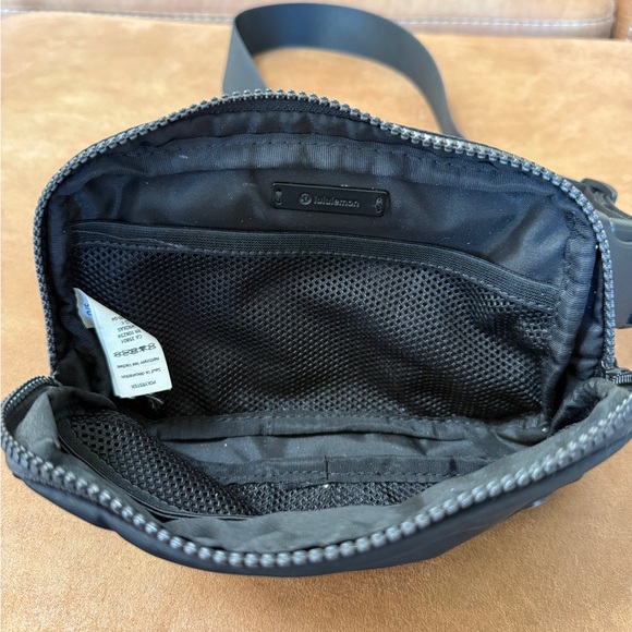 Lululemon Black Belt Bag - Picture 5 of 8